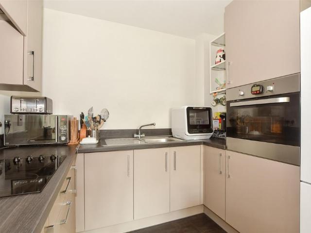 Flat for sale in Horsham, West Sussex