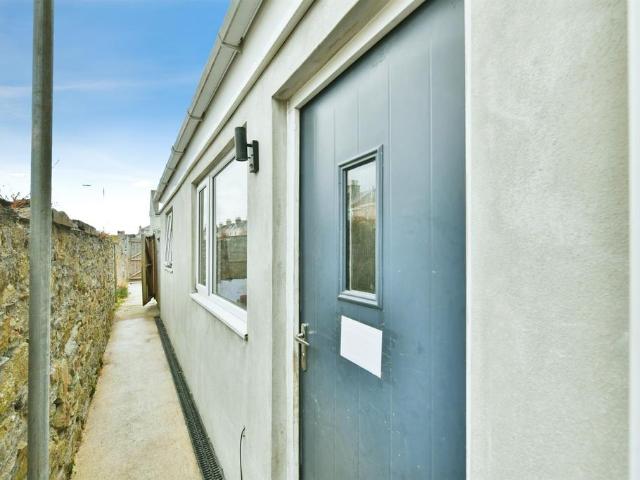 Flat for sale in Mount Wise