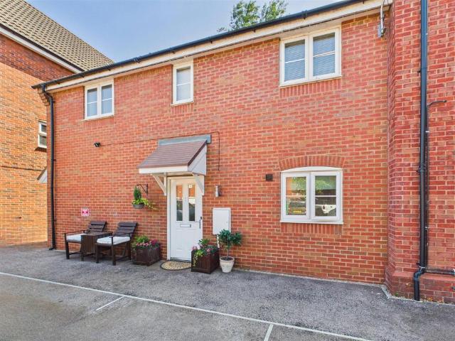 Flat for sale in Bengeworth, Crookhill