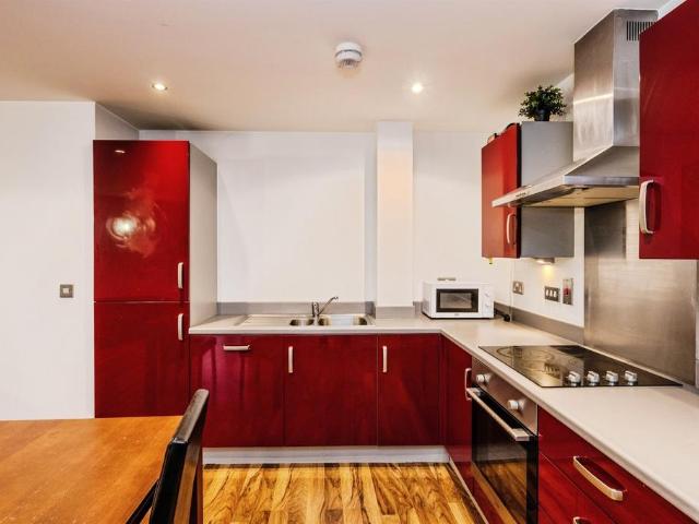 Flat for sale in SA1 Swansea Waterfront, Nangreaves