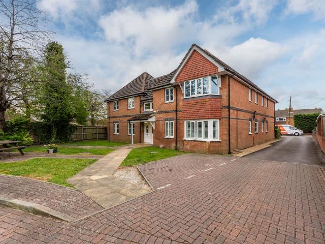 Flat for sale in Butlocks Heath, Helford