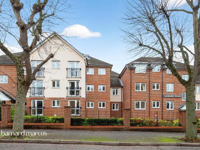 Flat for sale in Carshalton Beeches, Greater London