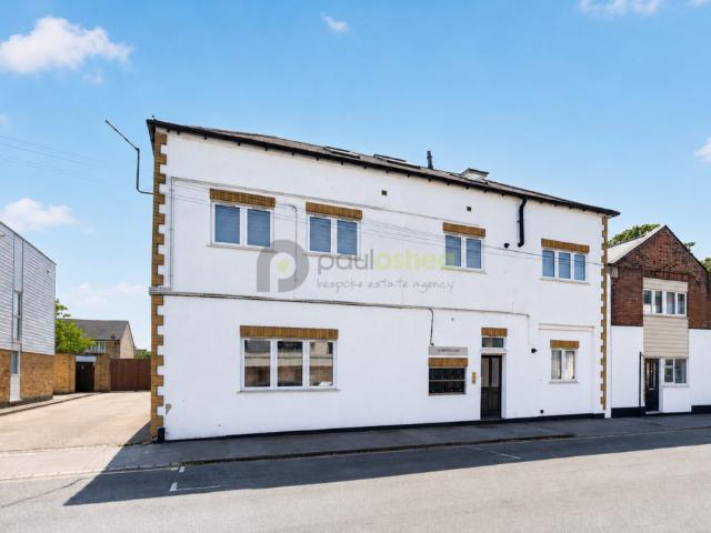 Flat for sale in London Borough of Croydon, Greater London