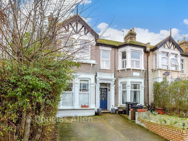 Flat for sale in Gants Hill, Greater London