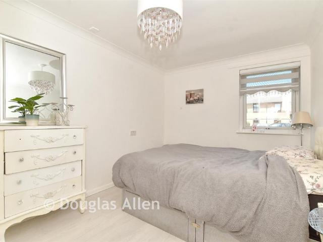 Flat for sale in Marks Gate, Greater London