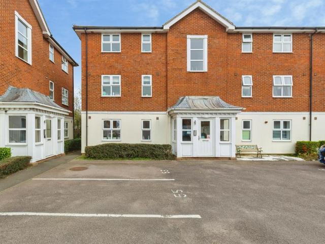 Flat for sale in Watermead, Buckinghamshire