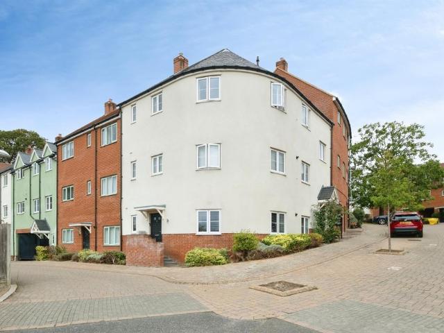 Flat for sale in Buckingham, Buckinghamshire