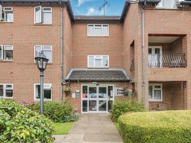 Flat for sale in Lunnon, Buckinghamshire