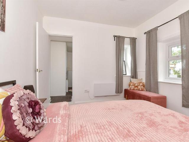 Flat for sale in Oxenden, The Bridge
