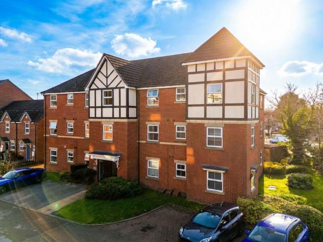 Flat for sale in Shirley, West Midlands