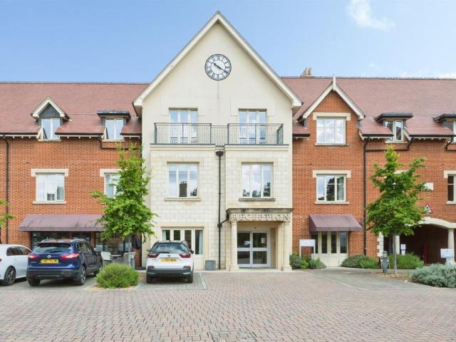 Flat for sale in Helford, Hampshire