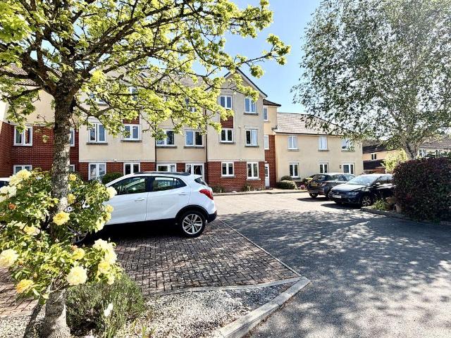 Flat for sale in Calne
