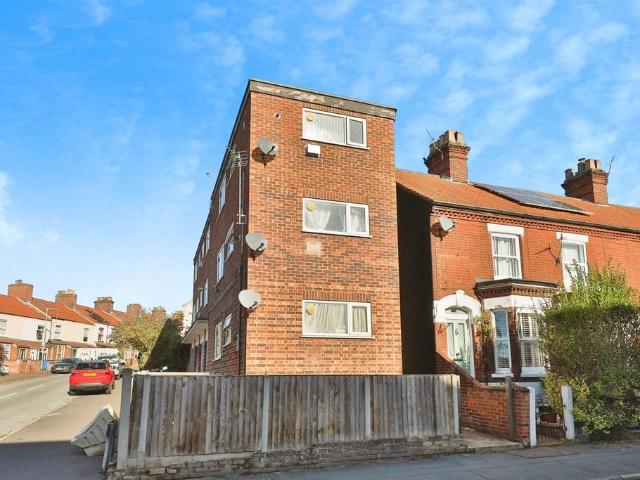 Flat for sale in New Catton, East Bank