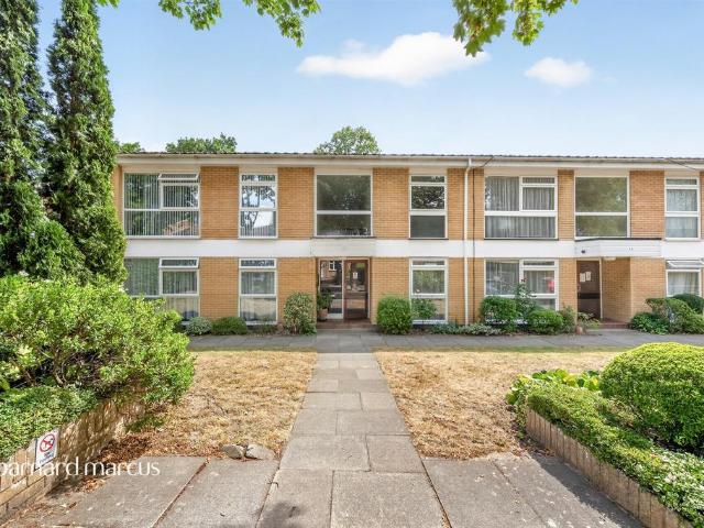 Flat for sale in Carshalton-on-the-Hill, Greater London