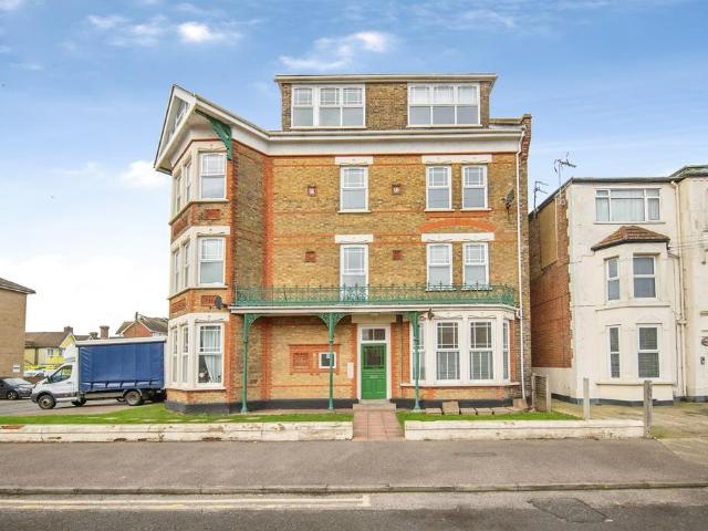 Flat for sale in Dale Hill, Essex