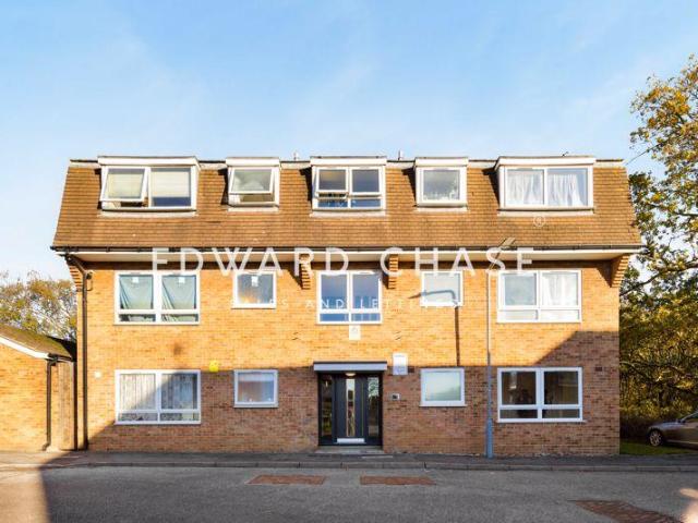 Flat for sale in Little Heath, Greater London