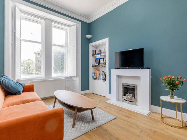 Flat for sale in Murrayfield, Scotland