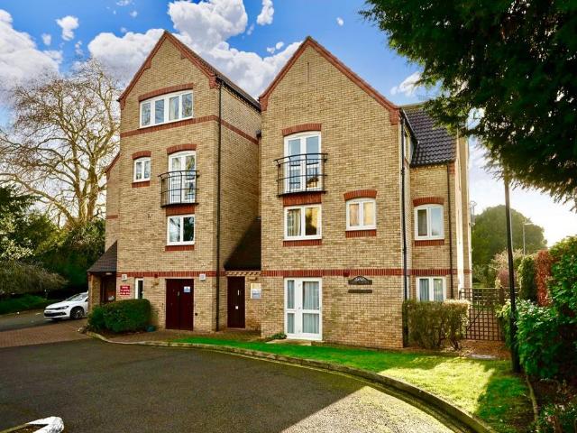 Flat for sale in Huntingdon