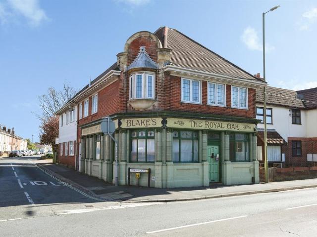 Flat for sale in Brockhurst, Middlecroft