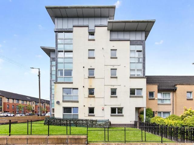 Flat for sale in Hutchesontown, Oatlands