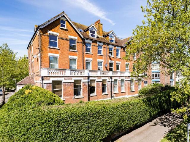 Flat for sale in Folkestone