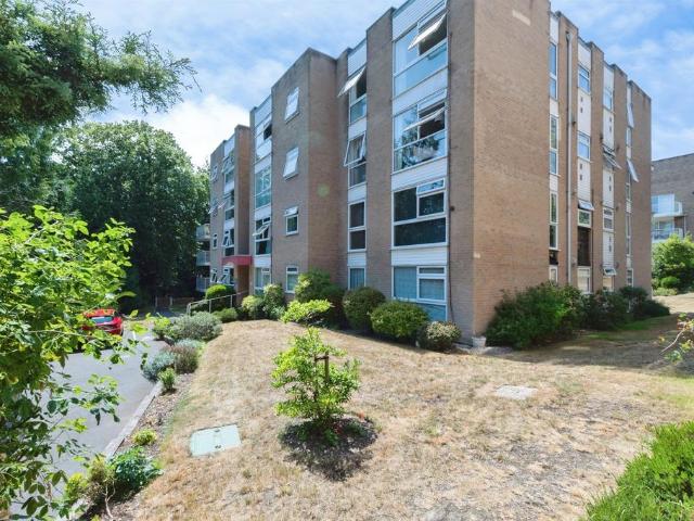Flat for sale in Winton, Bournemouth