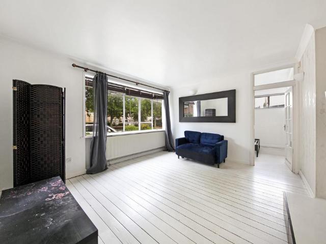 Flat for sale in Brondesbury, Greater London