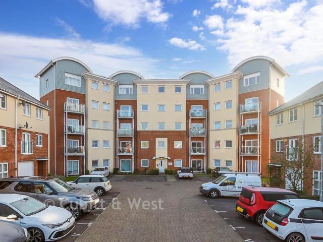 Flat for sale in Red Hill, Surrey