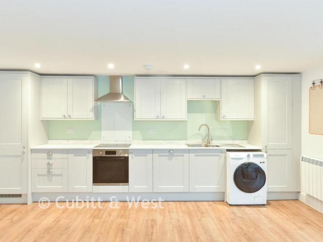 Flat for sale in Piltdown, Cross In Hand