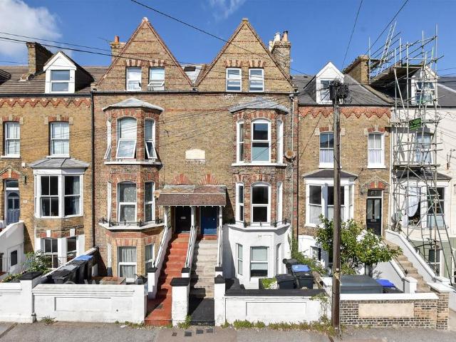 Flat for sale in West Cliff, Thanet