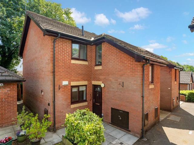 Flat for sale in Lee Bank, Greater Manchester