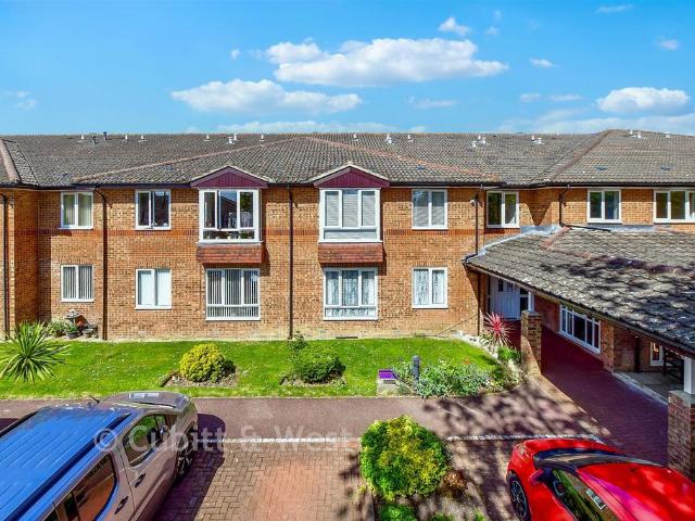 Flat for sale in Spring Vale, Hampshire