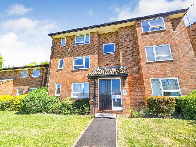Flat for sale in London Borough of Croydon, Sanderstead