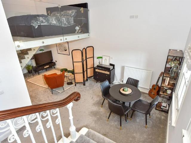 Flat for sale in Luton, Chatham