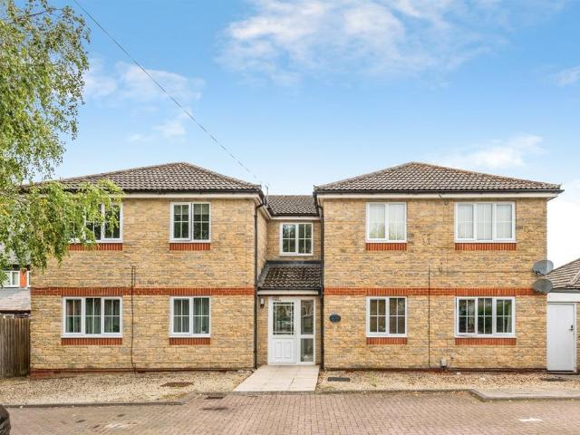 Flat for sale in Cheney Manor, Swindon