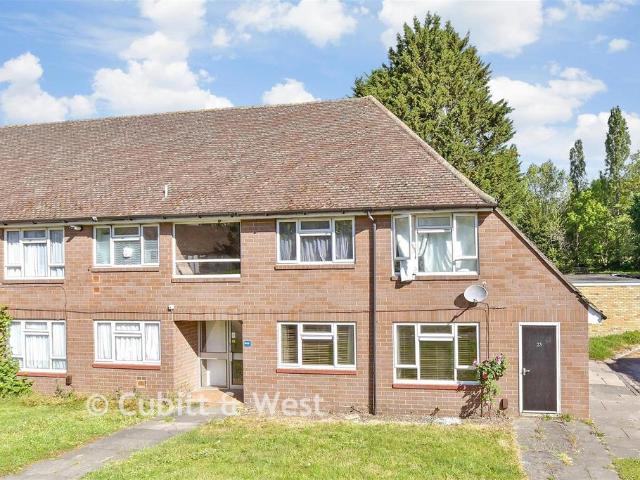 Flat for sale in Pachesham Park, Surrey
