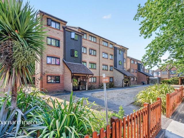 Flat for sale in London Borough of Croydon, Thornton Heath
