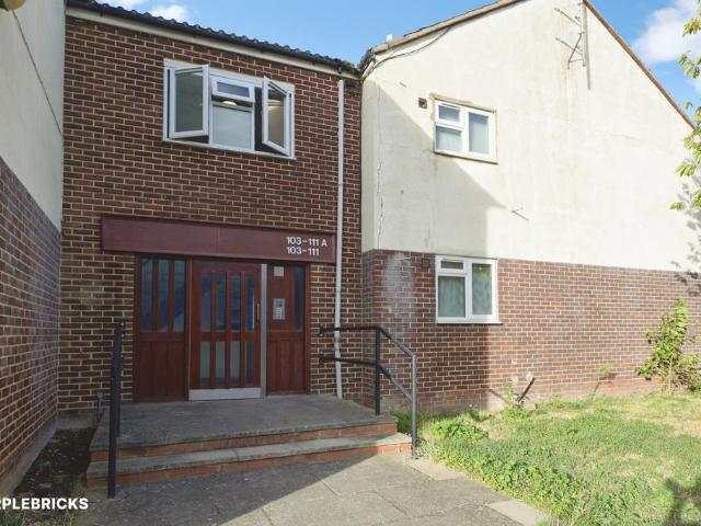 Flat for sale in London Borough of Barking and Dagenham, Greater London