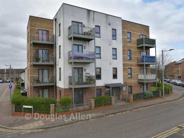 Flat for sale in Greater London