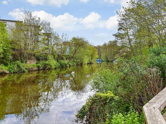 Flat for sale in Midway, Kent