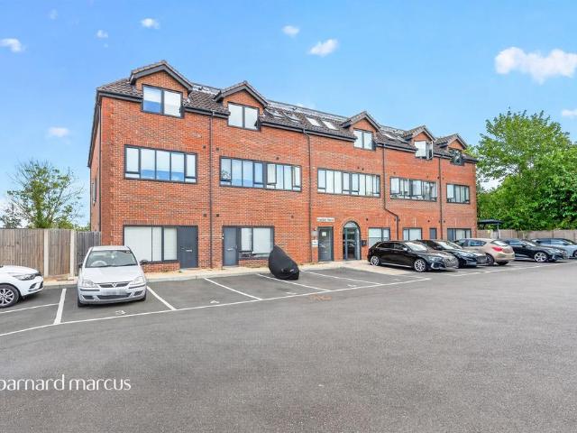 Flat for sale in Pachesham Park, Surrey