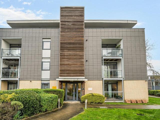 Flat for sale in St Albans, Five Acres