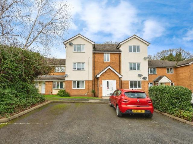 Flat for sale in Warndon, Worcestershire