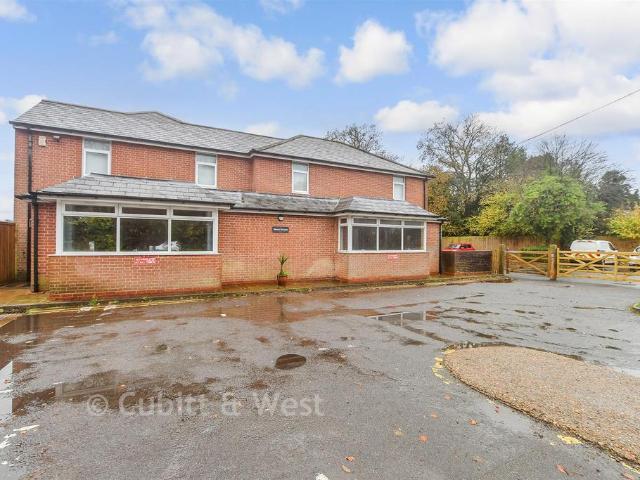Flat for sale in Piltdown, Cross In Hand