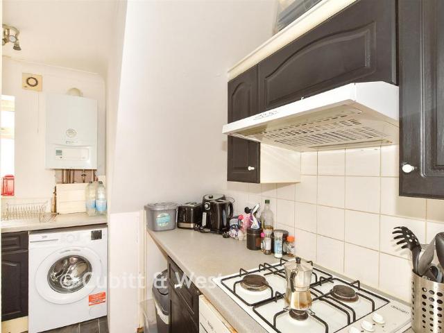 Flat for sale in Sunnyside, Mid Sussex