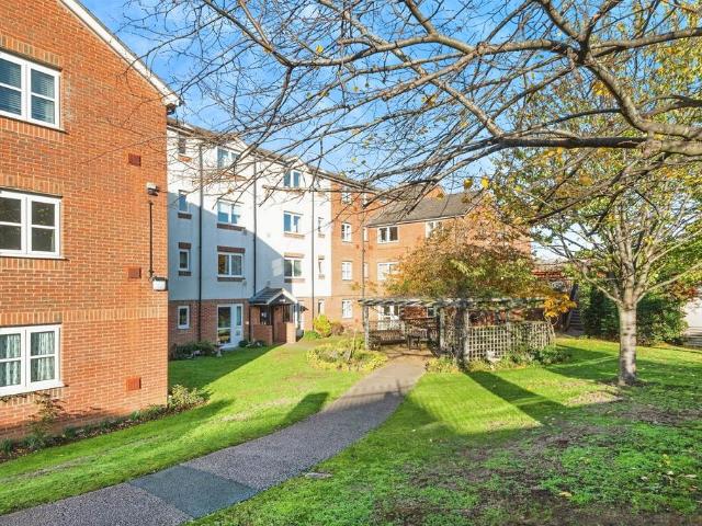 Flat for sale in Leighton-Linslade, Leighton Buzzard