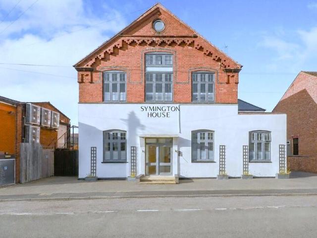 Flat for sale in New Bilton
