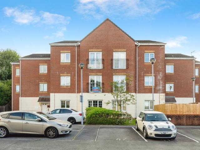 Flat for sale in Briton Ferry, Wales