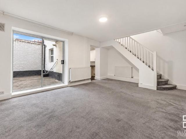 Flat for rent in London Borough of Croydon, Greater London