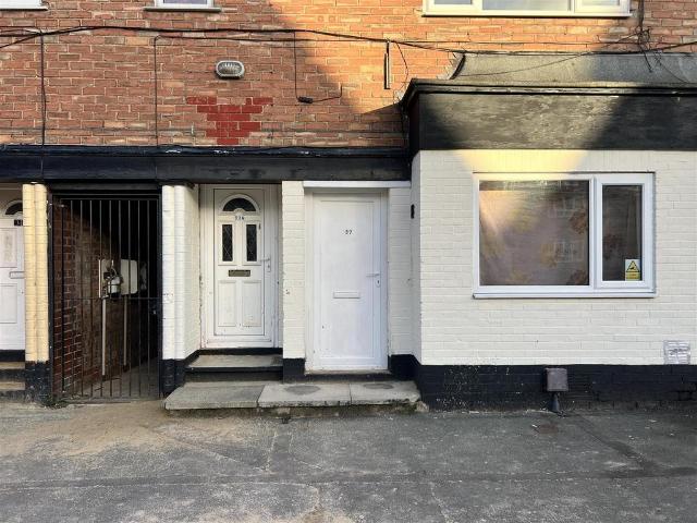 Flat for rent in Barrowcliff, Kepwick